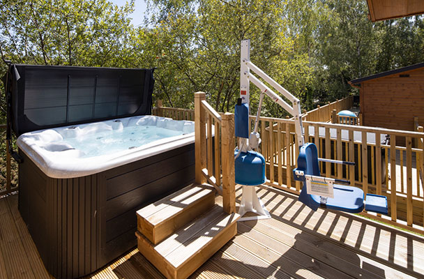 The wheelchair friendly hot tub of the Winterbourne Lodge
