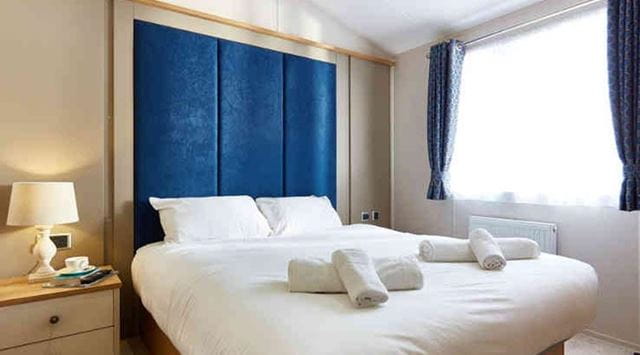 luxury lodge double bedroom