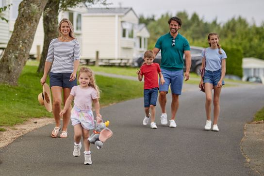 Family walking through Parkdean Resorts